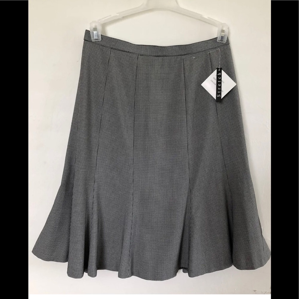 FOCUS 2000 Womens Skirt Size 10Petite Black & White Fish Tail Style New